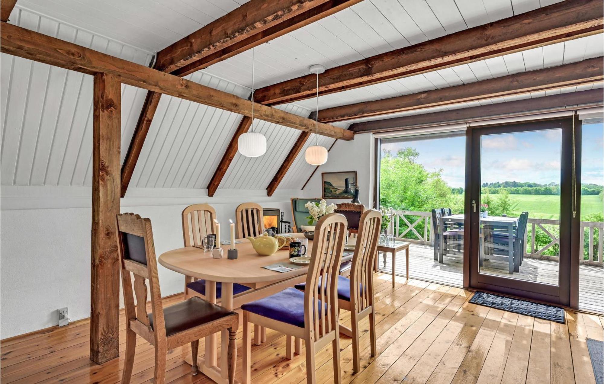 Stunning Home In Logstrup With Kitchen Exterior foto